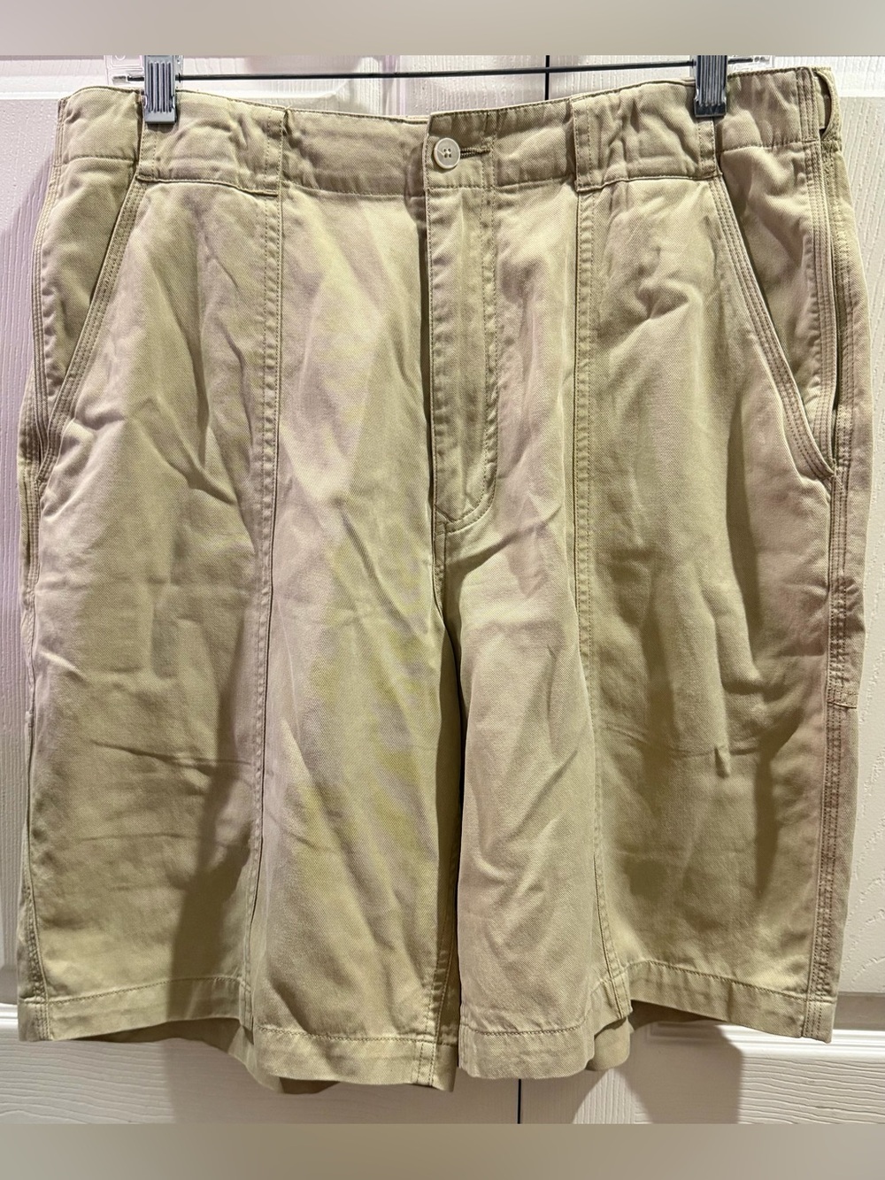 Tommy Bahama Men's Shorts Size 33 Khaki Flat Front Golf Casual Double Pockets